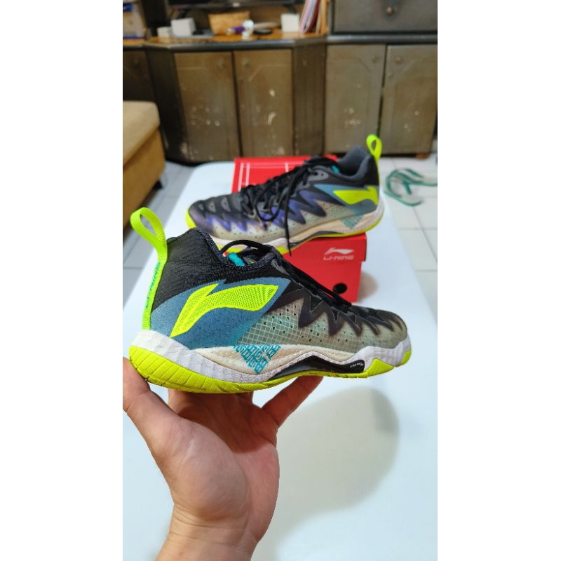 Lining Gyrfalcon V size 42 1/3 sepatu badminton yonex victor mizuno flypower astec kumpoo eagle aeru