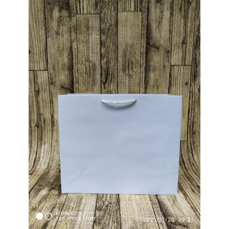 

Ready Paperbag kraft putih 150gsm P30xL10xT25 polos bertali (LIHAT DESKRIPSI PRODUK)