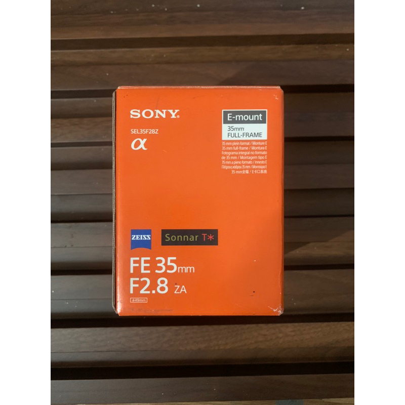 

Dus box lensa sony 35mm zeiss