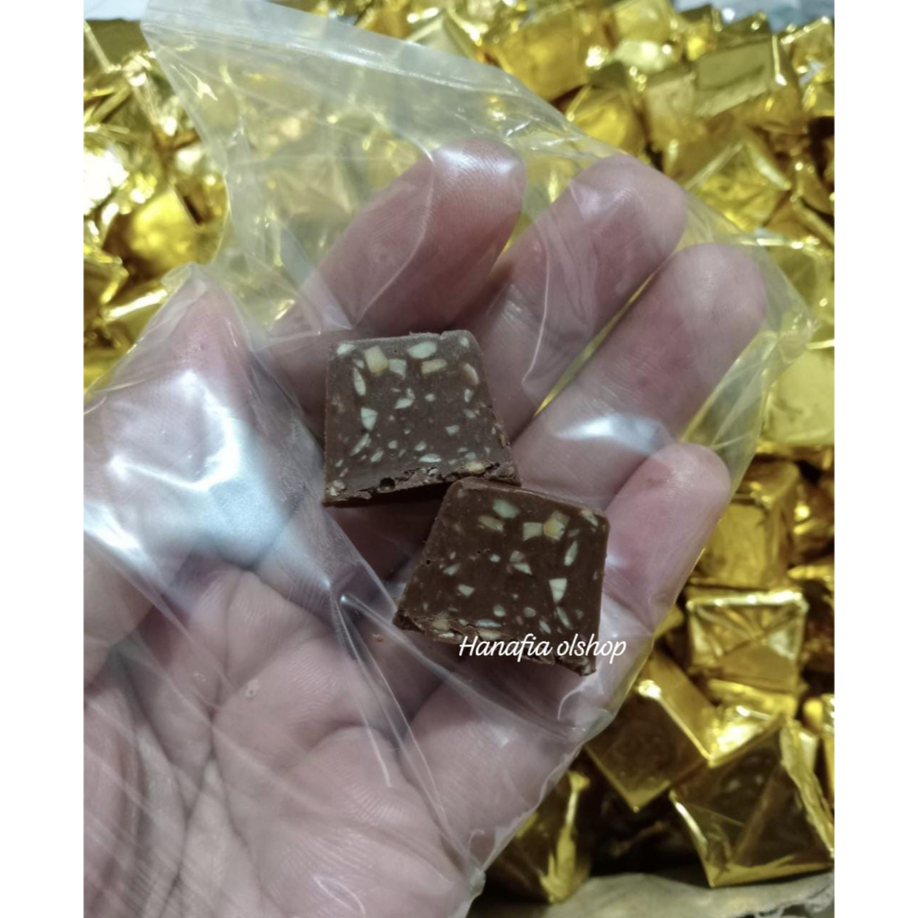 

COKLAT PIRAMID KILOAN HANAFIA COKLAT PIRAMID 500gr SILVERQUEEN | COKLAT KILOAN | COKLAT PIRAMID KILOAN | LEBURAN BAHAN SQ