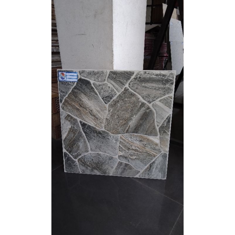 KRAMIK LANTAI 50X50 UNO KALIMANJARO GREY