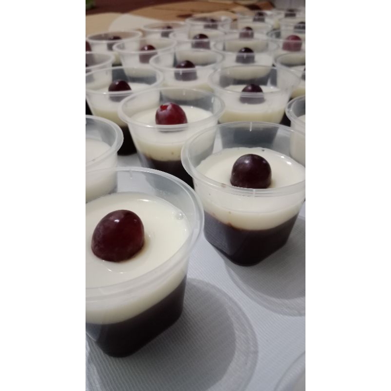 

Puding Cup Buah Anggur Susu Coklat