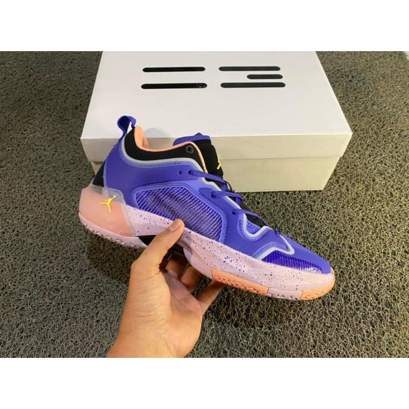 SEPATU BASKET JORDAN 37 LOW LAPIS