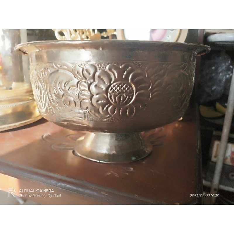bokor antik kuno motif sangat detail