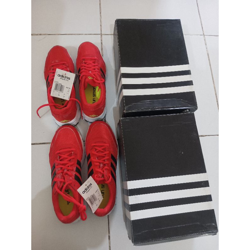 Sepatu Lari Adidas