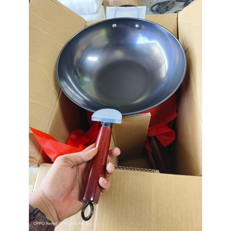 WAJAN BESI GAGANG KAYU 36Cm