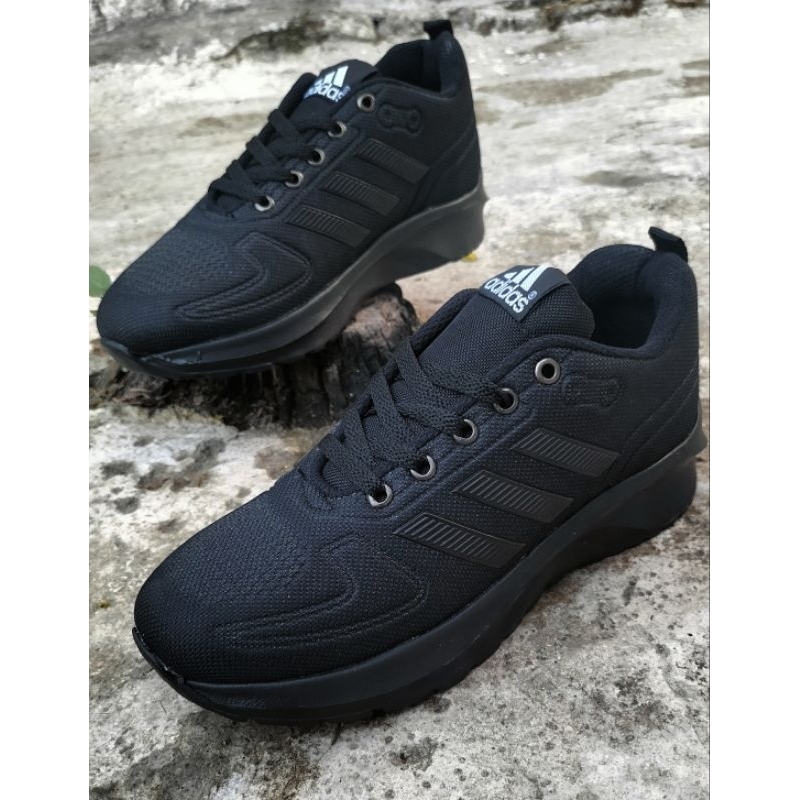 sepatu adidas hitam polos sepatu sekolah