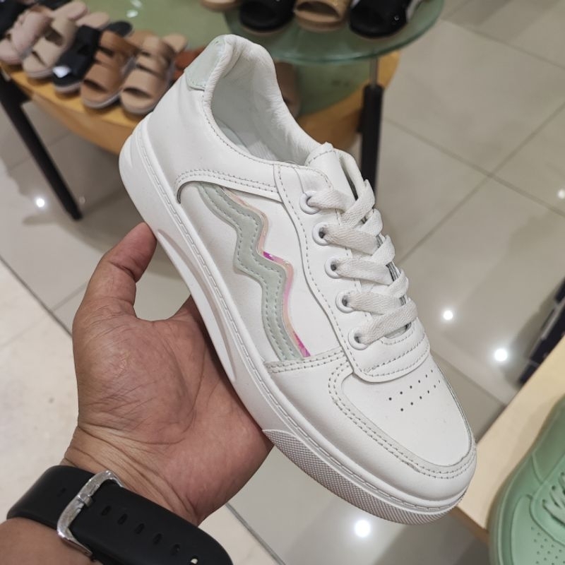 Sepatu Sneakers Laviola