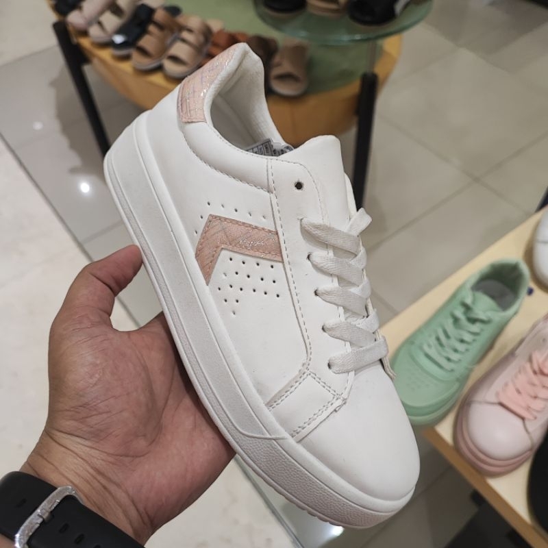 Sepatu Sneakers Laviola