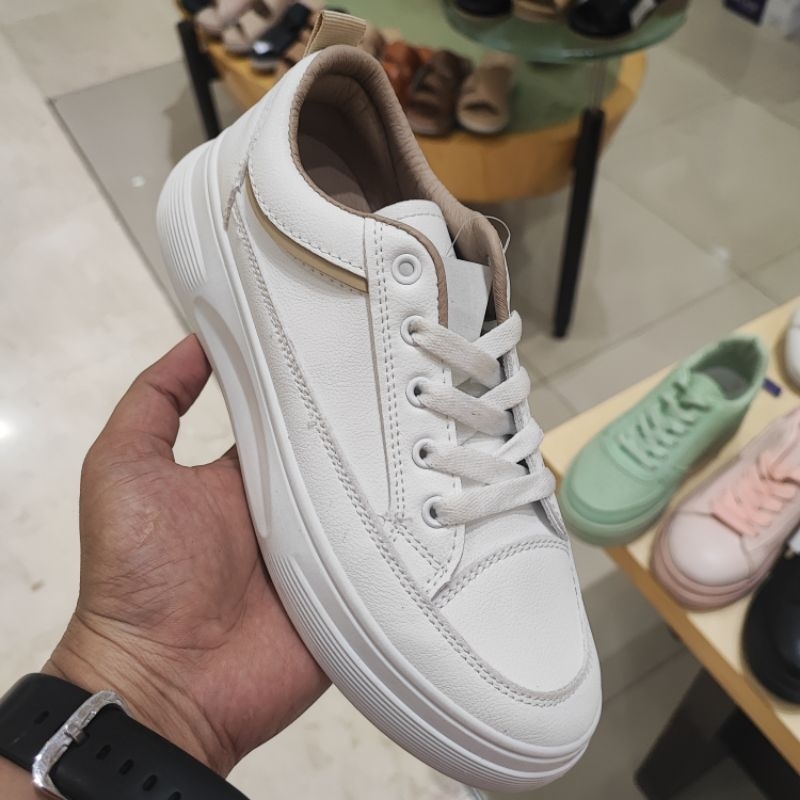 Sepatu Sneakers Laviola