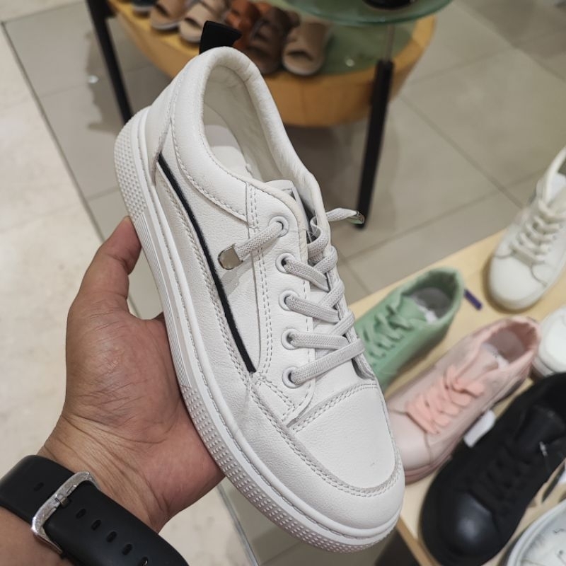 Sepatu Sneakers Laviola