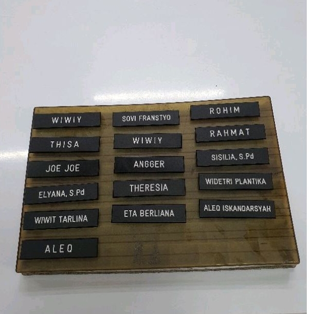 

Papan nama Nametag Hitam doff magnet
