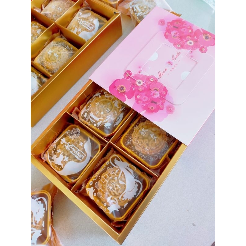 

Mooncake / Kue Bulan termurah mami wine Recipes dengan box premium paket isi 4 boleh mix rasa