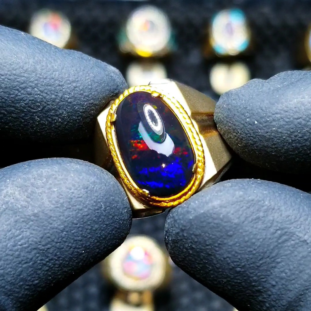 Black Opal Solid Banten Hitam Pekat Mewah