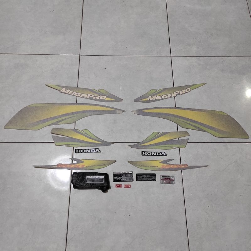 Stiker stripping striping decal graphic Honda megapro mega pro 160 ori original 2002 2003 2004 hitam