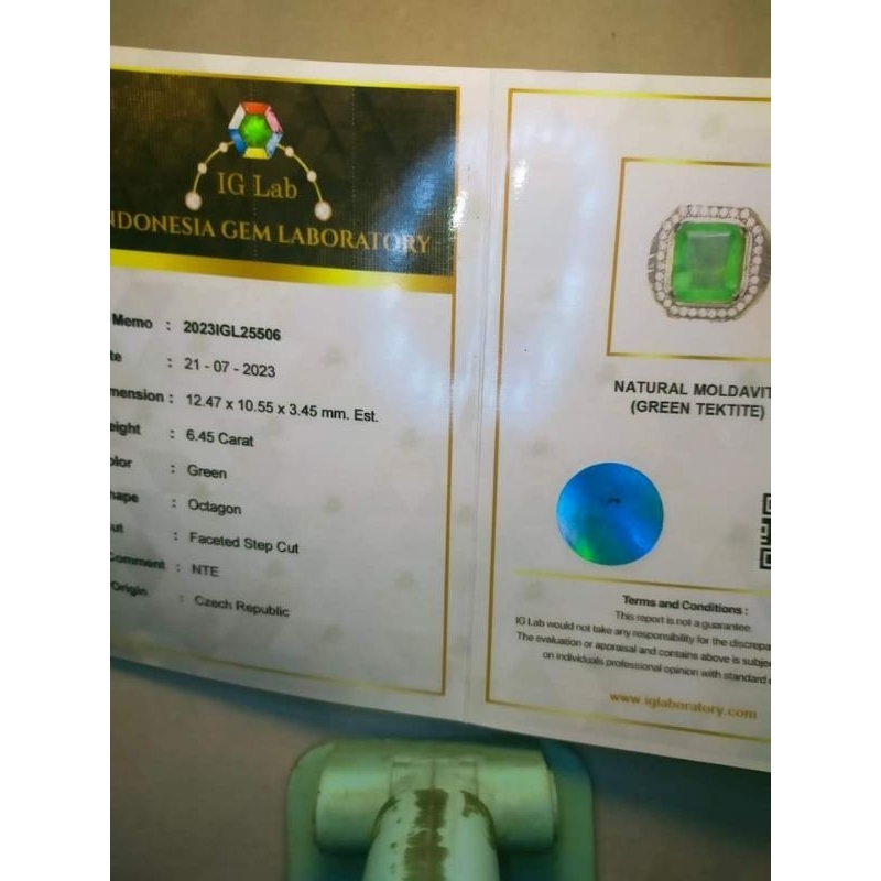 Batu Natural Moldavite