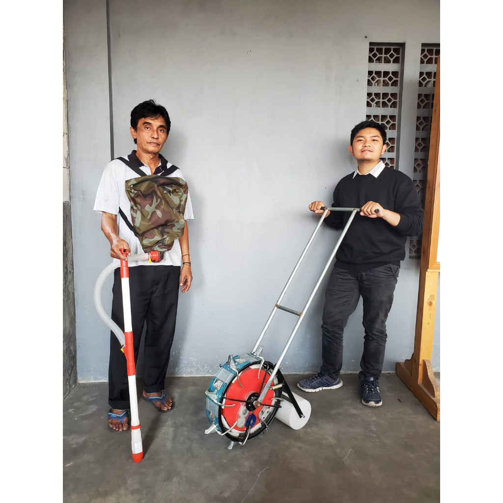 Paket Hemat Mesin Alat Tanam Jagung HERCULES DENGAN RODA mdel dorong Dan Alat Pemupukan SAAM FM09