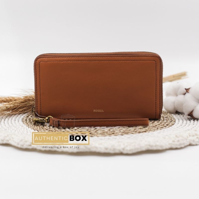 Dompet Wanita - Logan RFID Zip Around Clutch Camel