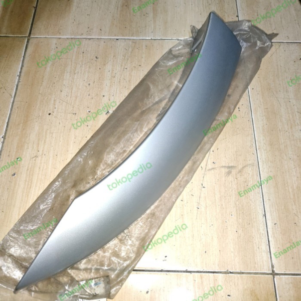 Ford Genuine Parts Spoiler belakang Ford Everest TDI Gen 1 Limited