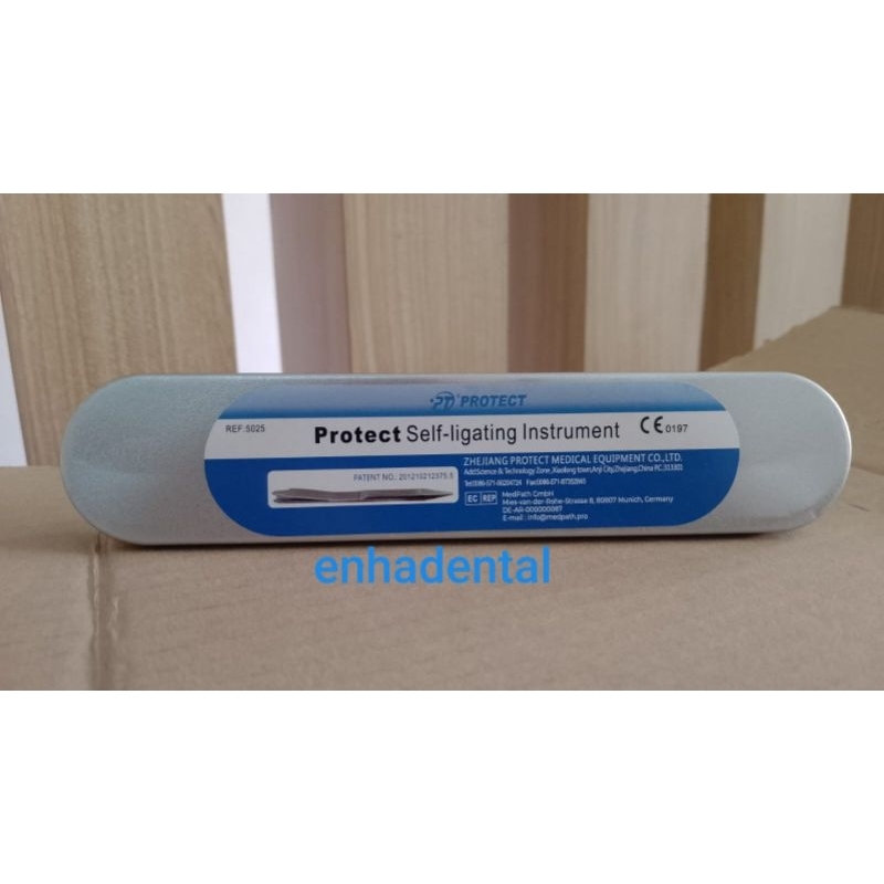 Bracket self-ligating opener protect