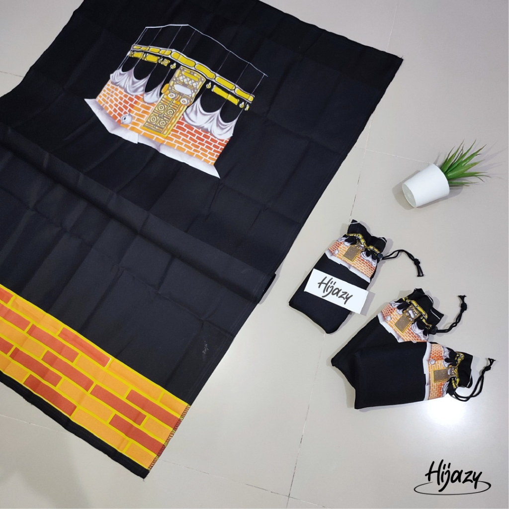 Sajadah Travel Motif Kabah Hitam Polos / Sajadah Mini Kecil Free Pouch Souvenir Oleh Oleh Umroh Haji