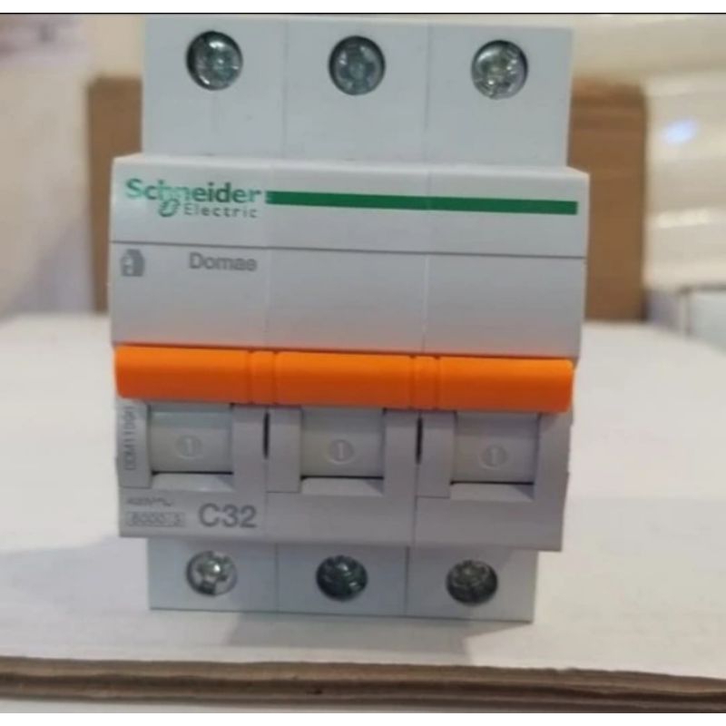 MCB SCHNEIDER DOMAE 25A/ 32A/ 3 PHASE 3P ORI - 32 AMPERE