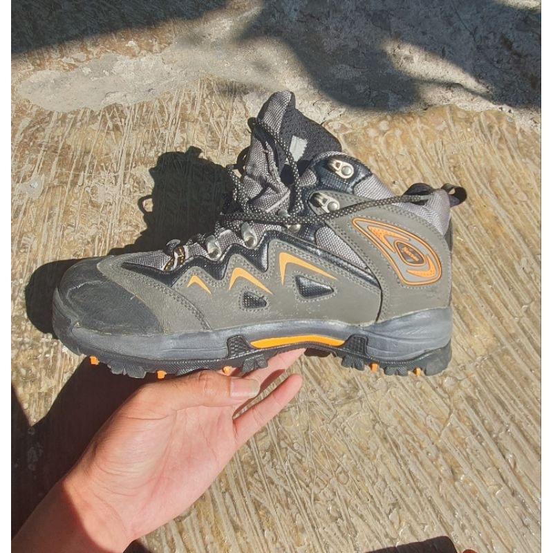 sepatu outdoor second like new Nassau sympatex anti air