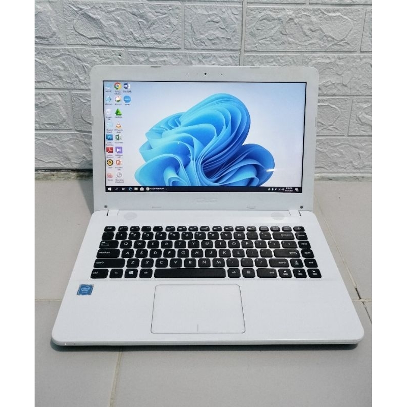 Asus X441S Ram 2 gb warna putih
