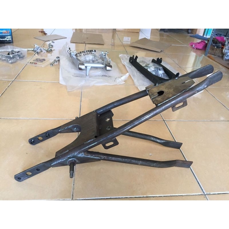 RANGKA BELAKANG/SAMBUNGAN RANGKA BELAKANG CB STD/GL100