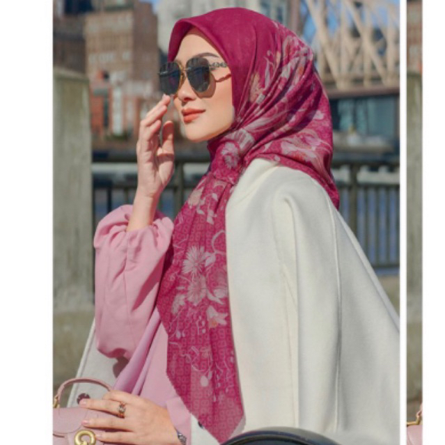 New Buttonscarves x Nada Puspita Maracas Merah Red Scarf