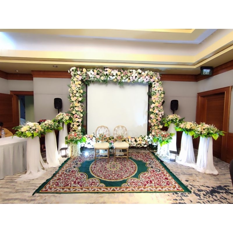 Sewa Backdrop Anniversary Pernikahan Rustic Bunga Backdrop Lamaran Akad + 10 bunga center piece diat