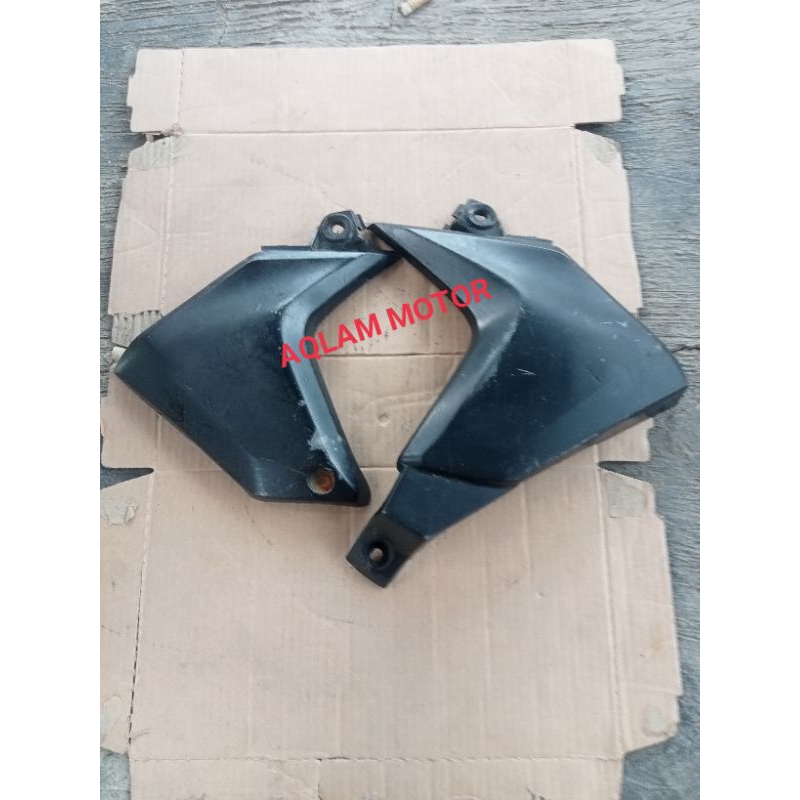 Cover sambungan body motor Honda Supra x 125 helm in original copotan