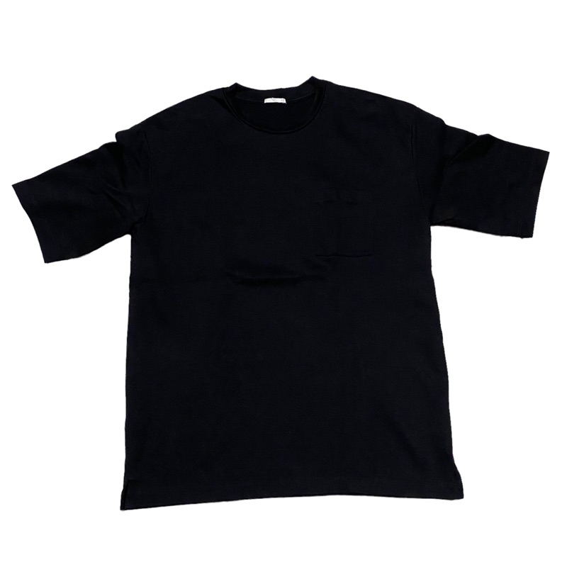 Uniqlo GU pocket black tee