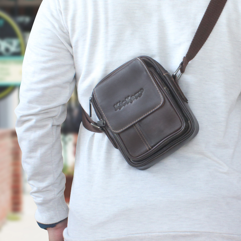 Tas Selempang bahan kulit sapi berkualitas hitam Kode : Tas Kickers Kecil