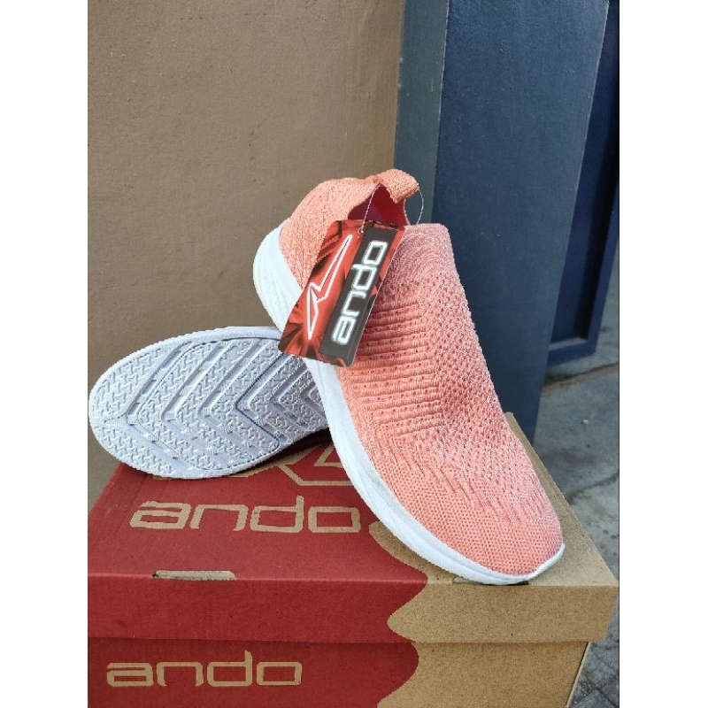 Ando slip on