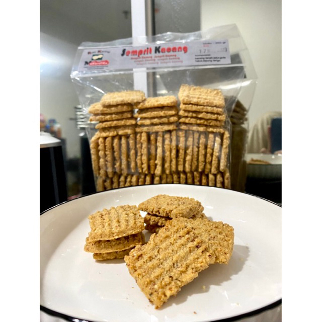 

Kue Semprit Kacang 250 gr / Peanut Semprit Cookies 250 gr - Oleh-oleh khas Kudus, Jawa Tengah