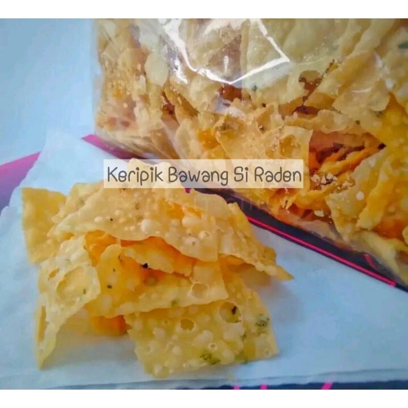 

500 gram Keripik Bawang Si Raden Varian Original dan Pedas by Cemilan Si Raden