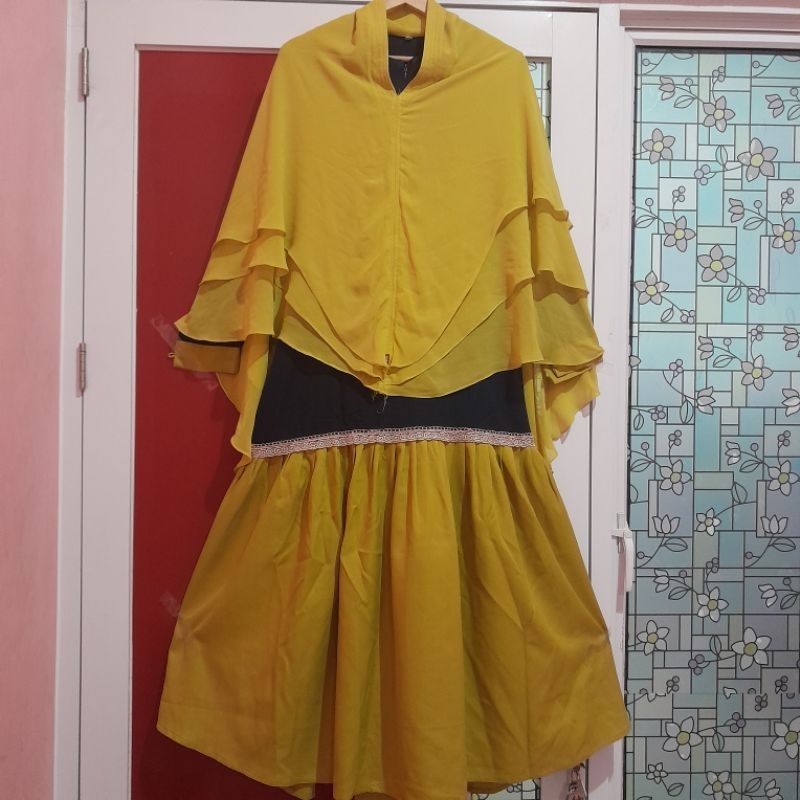 Preloved Gamis Syari dengan Khimar Warna Biru kombinasi Hijau