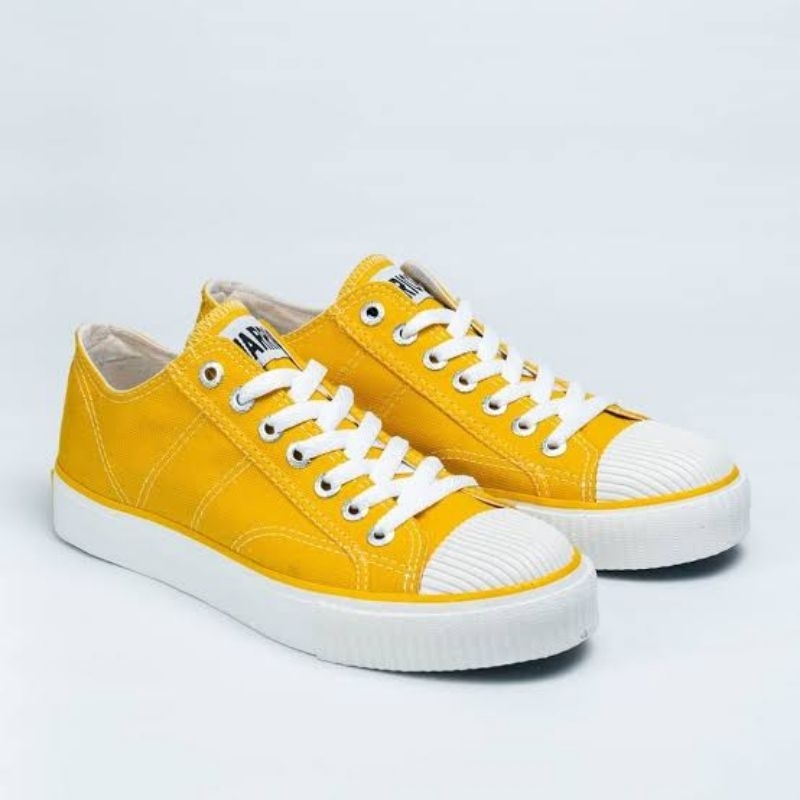 Sneakers sepatu wanita kuning