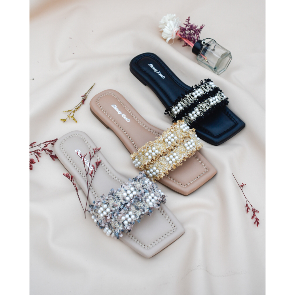 Cheung Kuedz Elizabeth Sandal Teplek Slop Wanita Variasi Mutiara