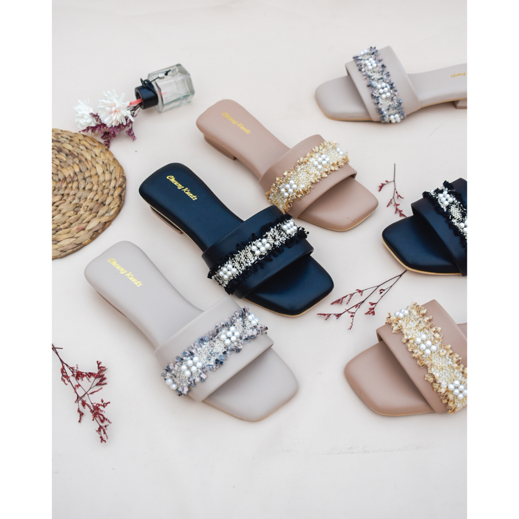 Cheung Kuedz Virginia Sandal Hak 3 Cm Wanita Slop Terbuka Variasi Mutiara