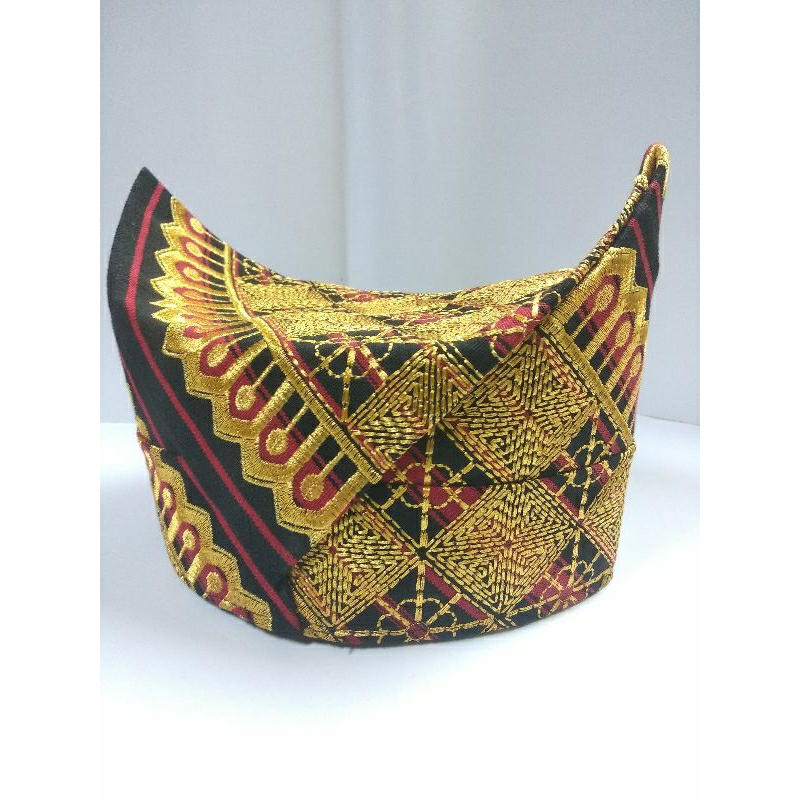 Peci tapis peci adat lampung model perahu