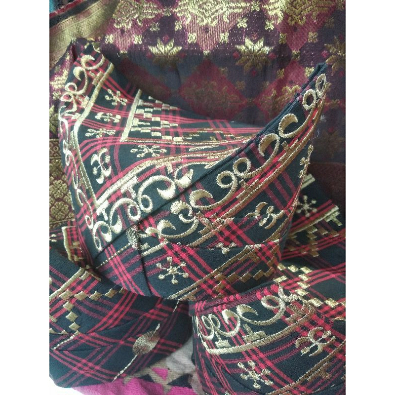 Peci tapis peci adat lampung model perahu