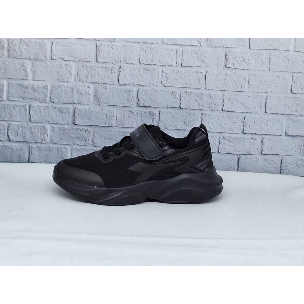 Sepatu anak DIADORA FIONN JR 100% ORIGINAL