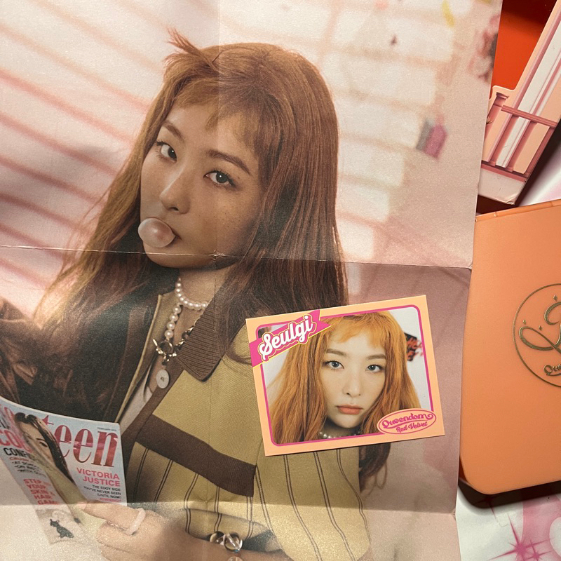 wtt/trade seulgi to yeri — red velvet queendom girls case ver folded poster & special card