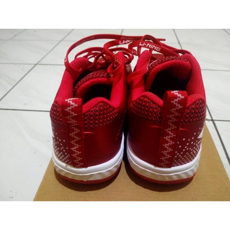 sepatu badminton lining ultra fly 2