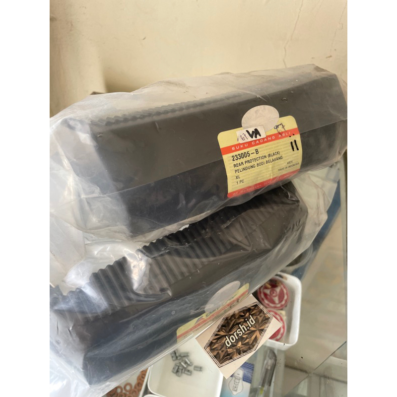 bemper belakang Vespa Excel