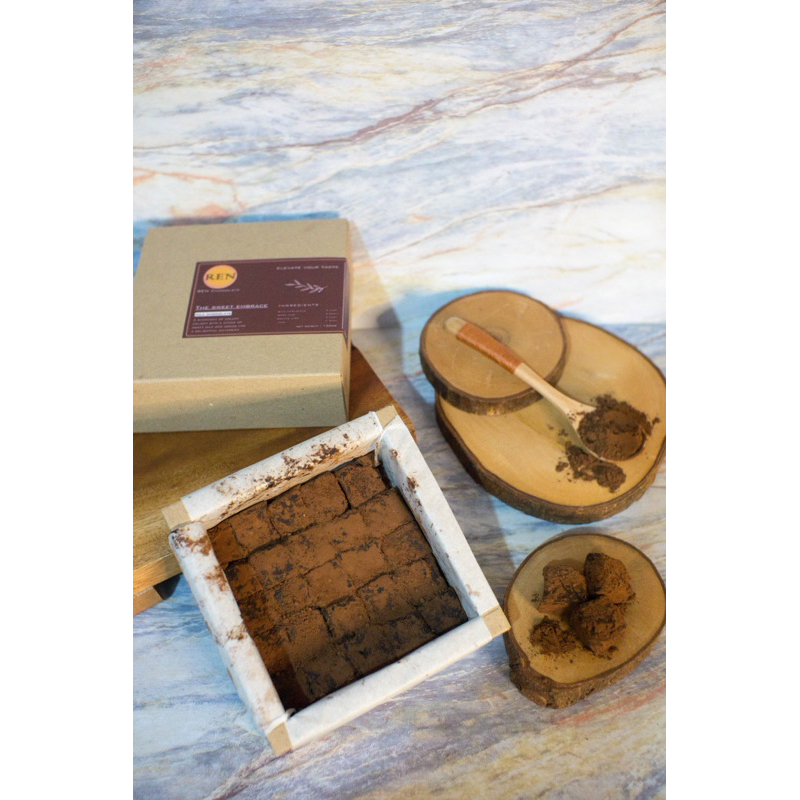 

REN Chocolate - The Sweet Embrace (Milk Chocolate)