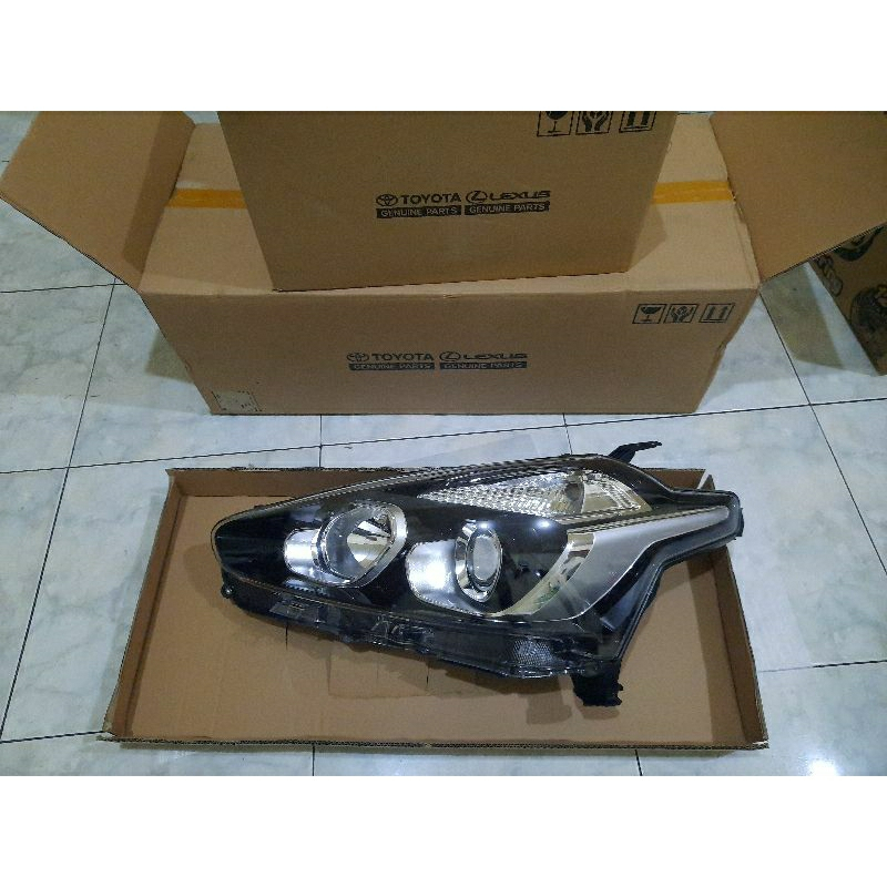 headlamp / lampu depan sienta 2016 2017 2018 2019 2020 2021 tipe v ori