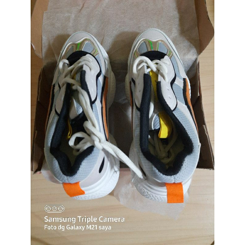 sepatu sneakers wanita genny